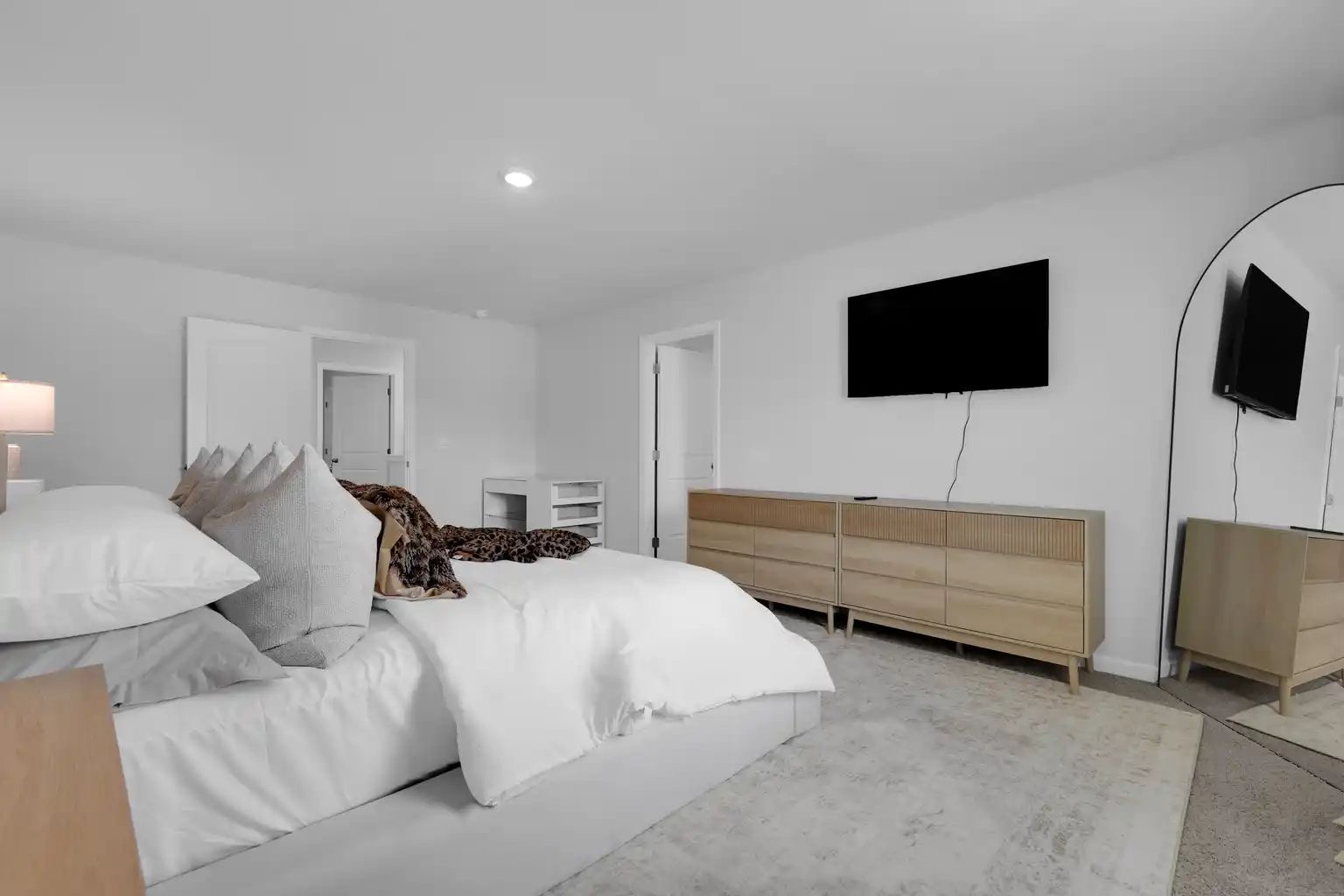 How to Mix Modern Furniture With Pieces You Already Own